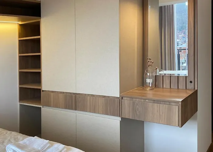 Brand New 8th Floor With View,